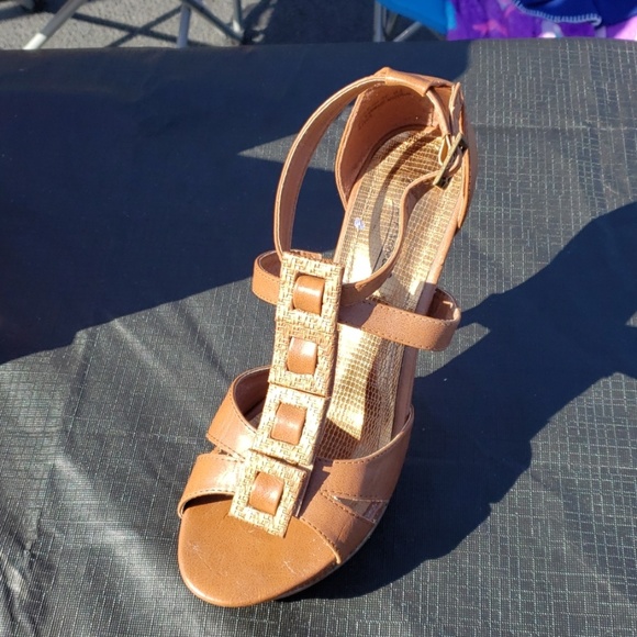 Shoes - Picture 1 of 3